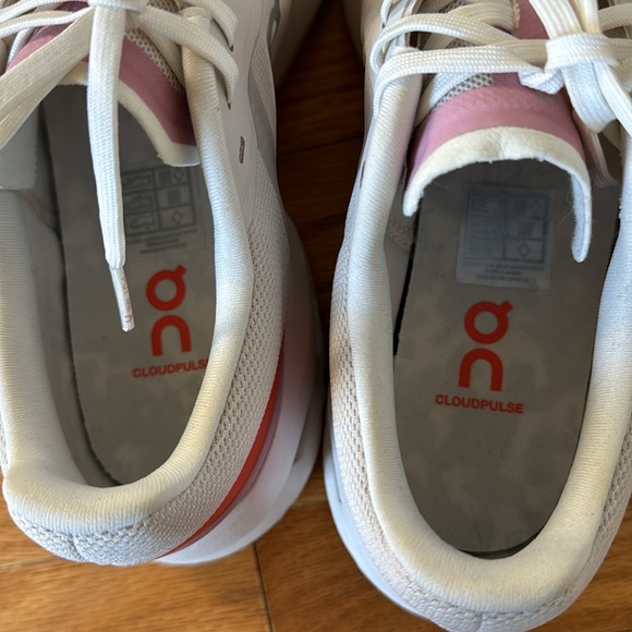 On Cloudpulse Women’s Shoe- Size 8.5 - Picture 6 of 6